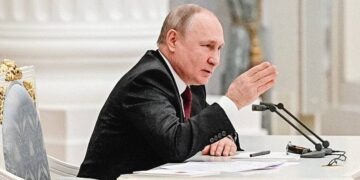 Vladimir Putin reconhece independência dos territórios separatistas pró-Rússia na Ucrânia