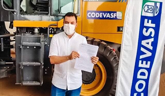 TRIZIDELA DO VALE RECEBE PÁ CARREGADEIRA PARA SERVIR A POPULAÇÃO TRIZIDELA DO VALE RECEBE PÁ CARREGADEIRA PARA SERVIR A POPULAÇÃO