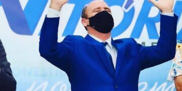 Vitória do Mearim: Prefeito Nato antecipa salário dos servidores e paga reajuste para professores