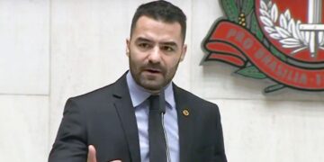 Arthur do Val manda carta a deputados e diz que não concorrerá à reeleição