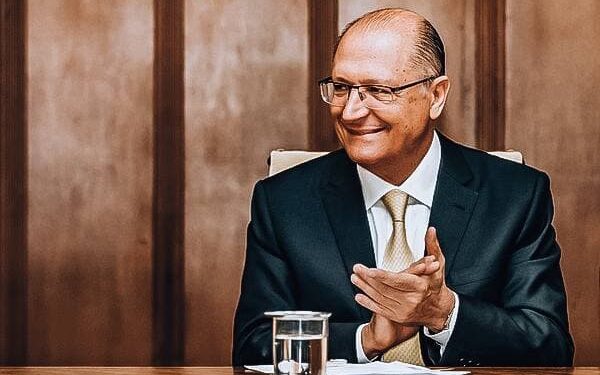 Eleições: Alckmin se encontra com Siqueira e acerta filiação com PSB para ser vice de Lula Eleições: Alckmin se encontra com Siqueira e acerta filiação com PSB para ser vice de Lula