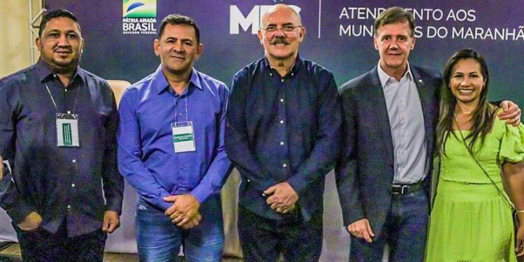 São João Batista: Prefeito Mecinho participa de evento com ministro da educação e com presidente do FNDE na capital