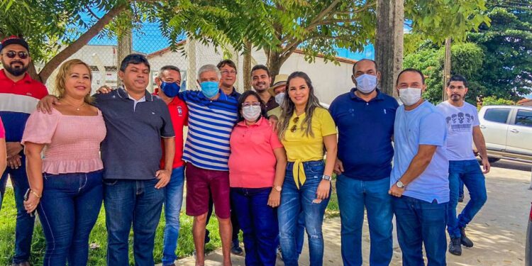 Vereadora Bianca Mendes visita obras em Paço do Lumiar Vereadora Bianca Mendes visita obras em Paço do Lumiar