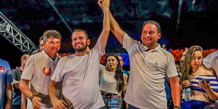 Tuntum: Fernando Pessoa leva mais de 5 mil pessoas para evento com senador Weverton