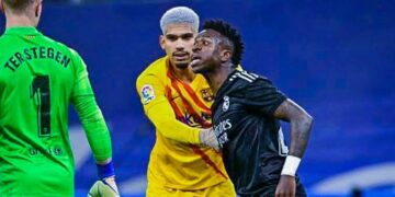 El Clássico: Zagueiro do Barcelona ironiza Vini Jr: “Bola de Ouro no ano que vem”