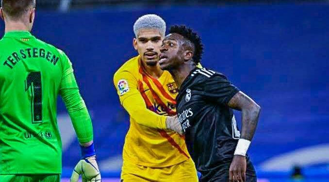 El Clássico: Zagueiro do Barcelona ironiza Vini Jr: “Bola de Ouro no ano que vem”