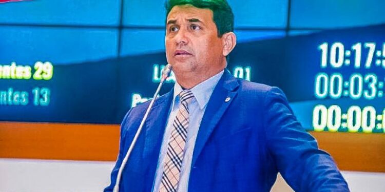 Filiação: Deputado Wellington diz que pode se filiar ao PTB