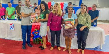 São Benedito do Rio Preto: Wallas Rocha entrega 1000 cestas básicas e comemora com show gospel no primeiro dia de festa