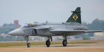 Lewandowski suspende ação contra Lula por compra de aviões-caça suecos