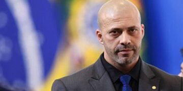 Indulto: Justiça Federal dá 72 horas para governo explicar perdão a Silveira