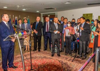 Posse: Brandão diz que fará um governo de continuidade tendo a educação como prioridade