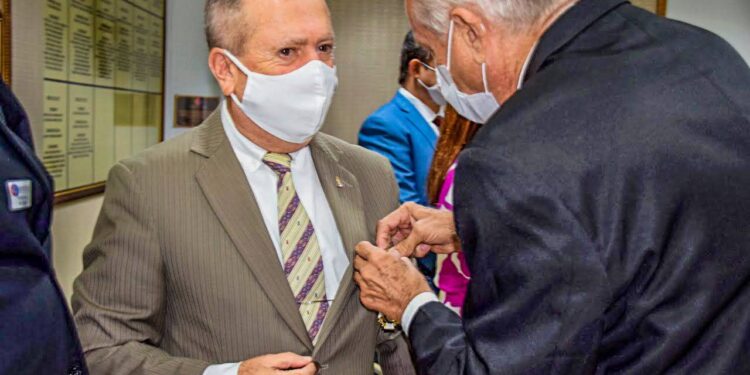 RECONHECIMENTO: Eduardo Nicolau recebe comenda da Maçonaria por serviços prestados a sociedade maranhense RECONHECIMENTO: Eduardo Nicolau recebe comenda da Maçonaria por serviços prestados a sociedade maranhense