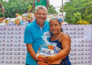 Icatu: Prefeito Walace Azevedo distribui cestas básicas reforçadas para famílias da Zona Rural