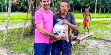 São Benedito do Rio Preto: Prefeito Wallas Rocha faz entrega de cestas básicas para população