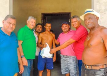 Icatu: Prefeito Walace Azevedo e Primeira-Dama Natália Azevedo realizam entrega de peixes para a população da cidade