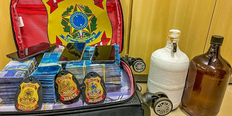 PF prende estrangeiros com R$ 448 mil em notas falsas em São Luís