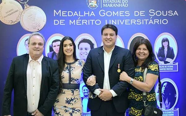 Felipe Camarão: Ex-Secretário é homenageado com Medalha de Mérito Univesitário