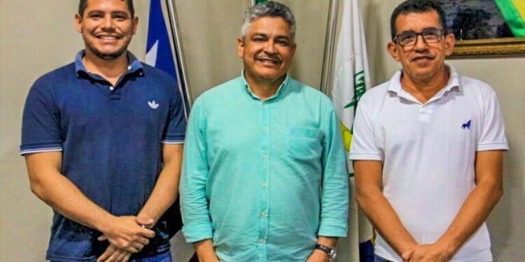 Peritoró: Equipe do DNIT vistoria obras da operação Tapa Buracos da BR- 135 na cidade