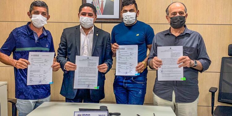 Centro Novo: Assinatura de convênio para recuperação de estrada vicinal