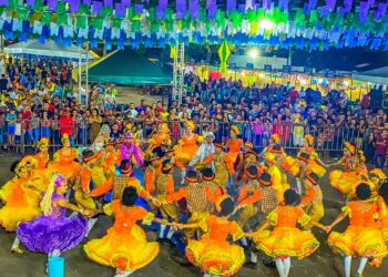 Peritoró: Primeiro dia de arraial é marcado com grandes atrações e show de Noda de Cajú