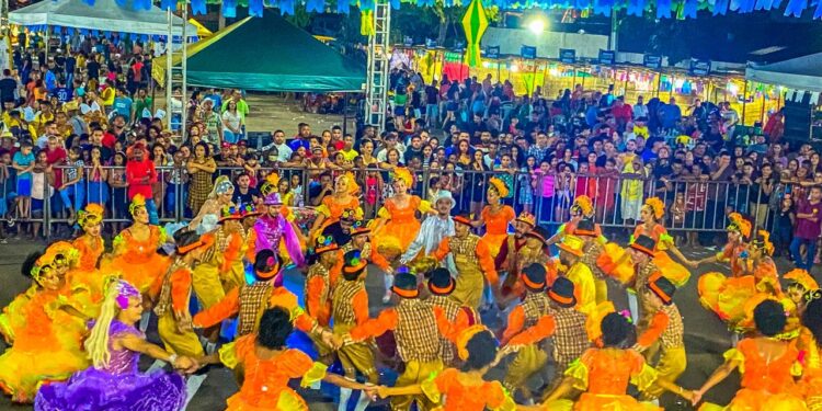 Peritoró: Primeiro dia de arraial é marcado com grandes atrações e show de Noda de Cajú Peritoró: Primeiro dia de arraial é marcado com grandes atrações e show de Noda de Cajú