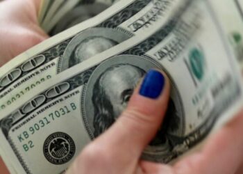 Economia: Dólar cai para R$ 5,25 e fecha no menor valor em quase um mês