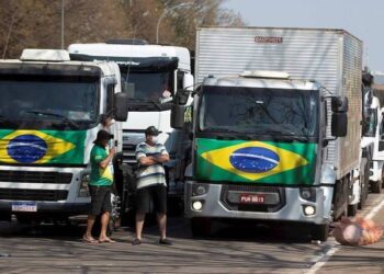 Pagamento: Bolsonaro diz que caminhoneiros serão pagos a partir da 1ª quinzena de agosto