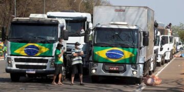 Pagamento: Bolsonaro diz que caminhoneiros serão pagos a partir da 1ª quinzena de agosto