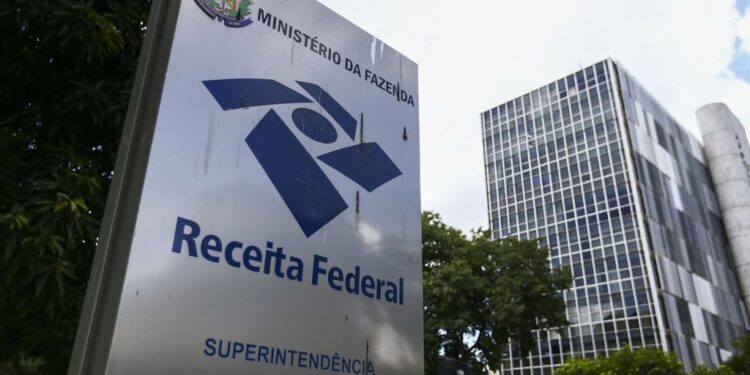 Alerta: Receita Federal alerta sobre golpes aplicados na internet em seu nome Alerta: Receita Federal alerta sobre golpes aplicados na internet em seu nome