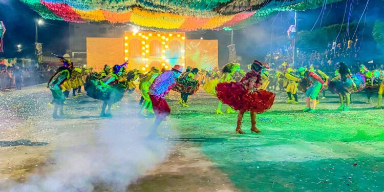 Santa Quitéria: O São João das Emoções foi um verdadeiro espetáculo Santa Quitéria: O São João das Emoções foi um verdadeiro espetáculo