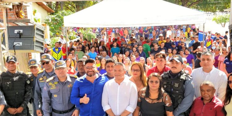 Peritoró: Prefeito Dr. Júnior e Secretário de Segurança Pública entregam posto da PM na comunidade Livramento Peritoró: Prefeito Dr. Júnior e Secretário de Segurança Pública entregam posto da PM na comunidade Livramento