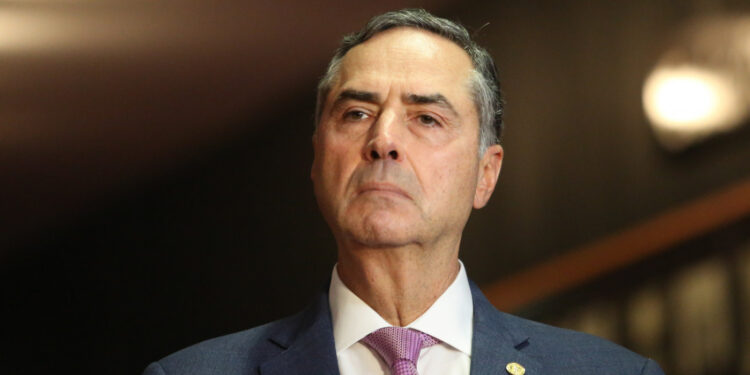 Condenação Mantida: Barroso mantém condenação de policiais militares por ‘Massacre do Carandiru’ Condenação Mantida: Barroso mantém condenação de policiais militares por ‘Massacre do Carandiru’