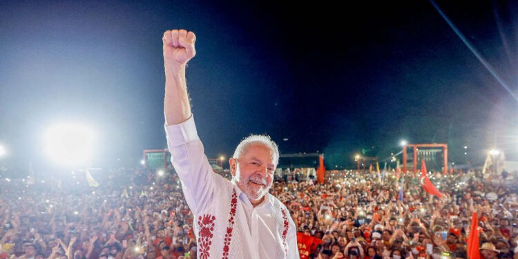 Eleições 2022: Proibido por lei, Lula pede voto antes do período oficial de campanha em evento no Piauí Eleições 2022: Proibido por lei, Lula pede voto antes do período oficial de campanha em evento no Piauí