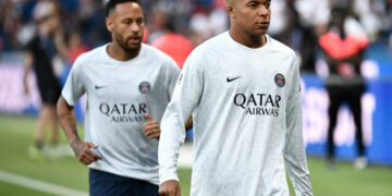 PSG: Neymar e Mbappé têm relação ‘fria’ e ‘fora de sintonia’ no PSG, diz jornal