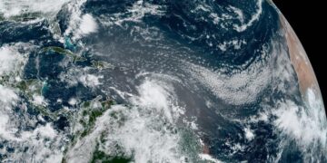 Estados Unidos se preparam para chegada do fortalecido furacão Ian na Flórida