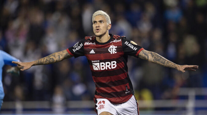 Avassalador: Com hat-trick de Pedro, Flamengo goleia o Vélez Sarsfield na semifinal da Libertadores