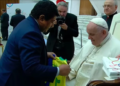CBF: Presidente vai ao Vaticano e entrega camisas da seleção brasileira para Papa Francisco CBF: Presidente vai ao Vaticano e entrega camisas da seleção brasileira para Papa Francisco