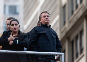 Eleições 2022: TSE multa Bolsonaro em R$ 5 mil por posts sobre relação entre Lula e PCC