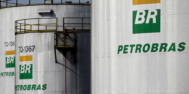 Brasil: TCU condena ex-dirigentes da Petrobras e de construtoras por fraude em obras do Comperj