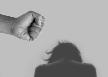 Justiça: Menino de 11 anos denuncia padrasto após agressões contra ele e a irmã de 2 anos