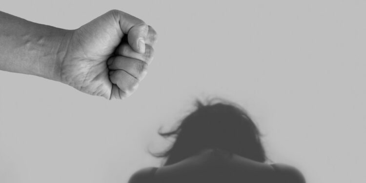 Justiça: Menino de 11 anos denuncia padrasto após agressões contra ele e a irmã de 2 anos Justiça: Menino de 11 anos denuncia padrasto após agressões contra ele e a irmã de 2 anos