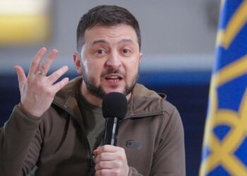Ucrânia: Zelensky pede que mundo não tema ameaças russas e diz que Putin será forçado a acabar com a guerra
