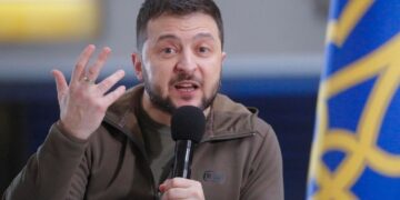 Ucrânia: Zelensky pede que mundo não tema ameaças russas e diz que Putin será forçado a acabar com a guerra