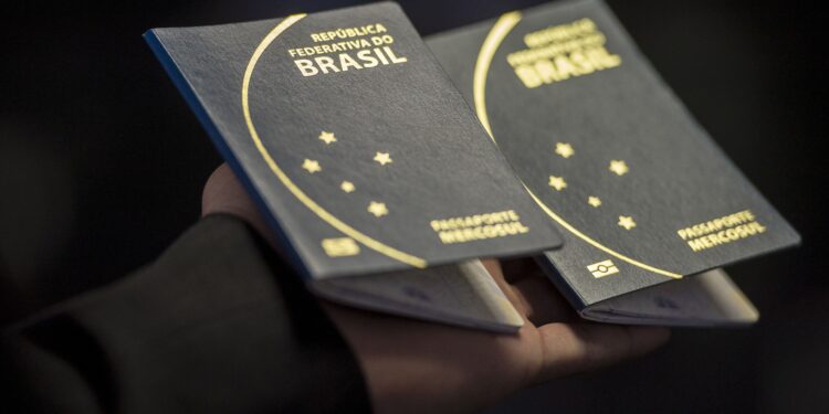 Polícia Federal: Orgão suspende confecção de novos passaportes a partir deste sábado Polícia Federal: Orgão suspende confecção de novos passaportes a partir deste sábado