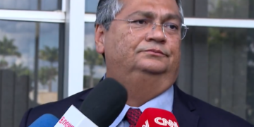 Revogaço: Flávio Dino diz que governo Lula vai revogar decretos que facilitaram acesso às armas