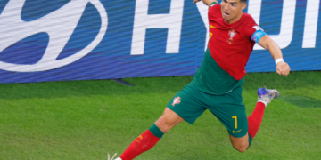 Cristiano Ronaldo: Português se aproxima de time da Arábia Saudita e pode ganhar até R$ 1 bilhão por ano, diz jornal