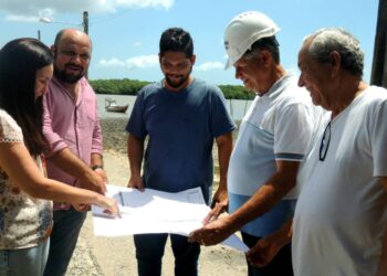 ICATU: Prefeito Walace faz vistorias em obras de estradas rurais e escola