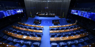 Reajuste: Senado aprova reajuste salarial de quase 20% para servidores da Casa