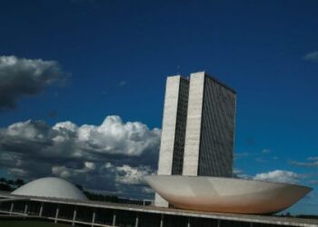 Economia: Salário mínimo será de R$ 1320, com ganho acima da inflação