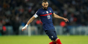 Benzema usa tom de despedida após vice da França na Copa: ‘Nossa história termina’